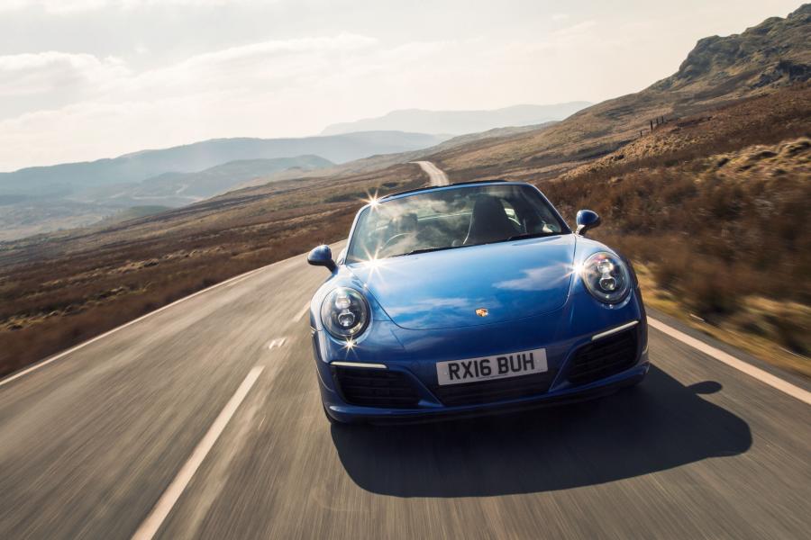 Porsche 911 Targa 4S 2016 года  (UK) (фото 28 из 40)